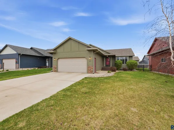 436 Macey Ave, Harrisburg, SD 57032