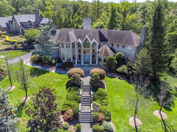 2nd image of 2 Sleepy Hollow Ct