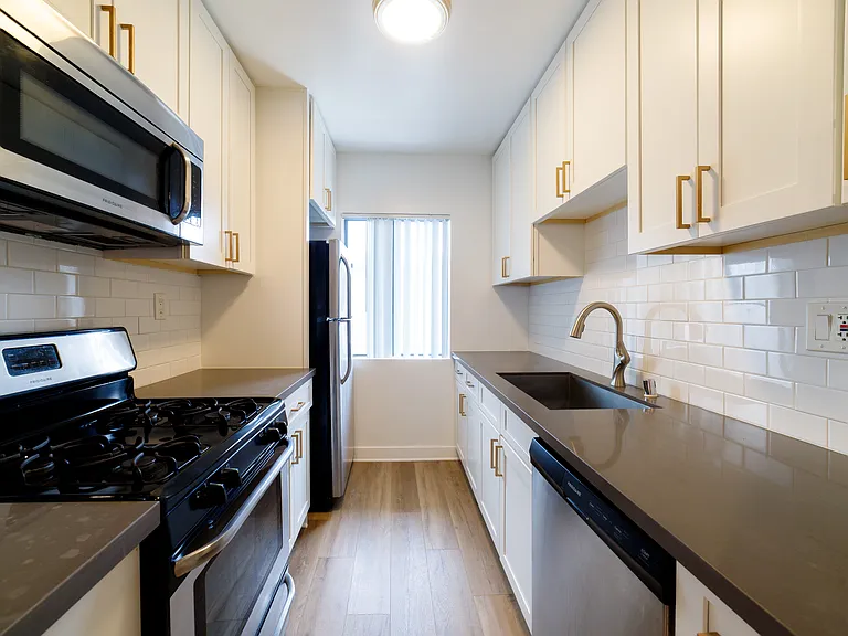 2233 S Ridgeley Dr #307 — Photo 9