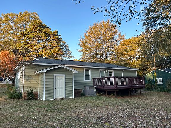 4th image of 10 Brookview Dr