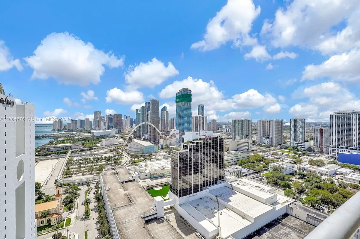 Building Photo - 1750 N Bayshore Dr #3708