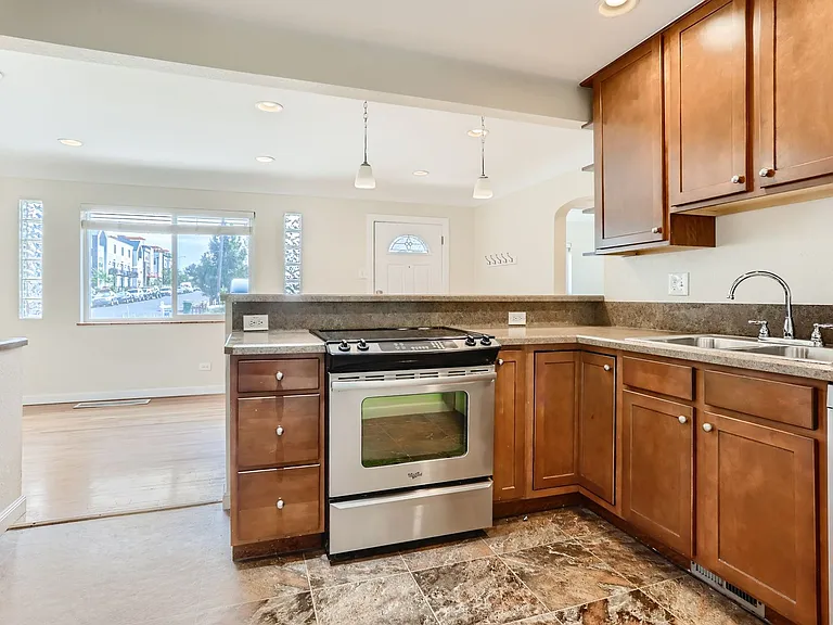 3425 E 31st Ave — Photo 10