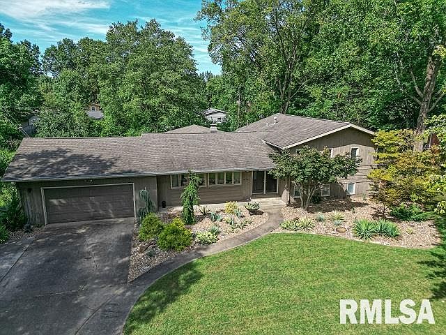 1st image of 27 Hillcrest Dr
