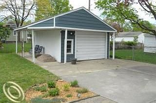 3rd image of 907 Amelia Ave