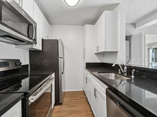 415 Herondo St #P376