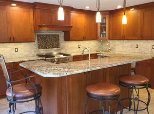 7 Jennings Rd, Oak Ridge, NJ 07438