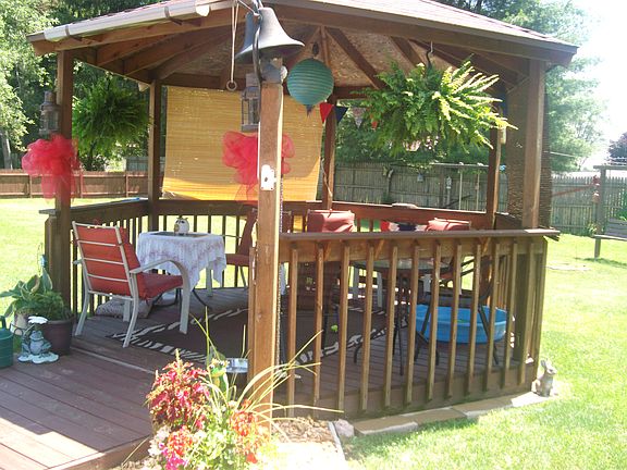 4th image of 9439 Russell Dr
