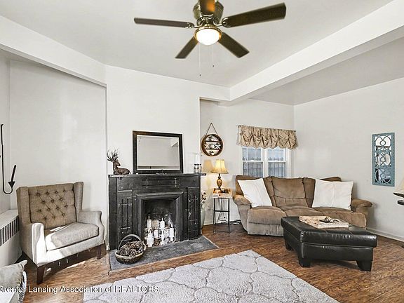 2nd image of 514 N Walnut St
