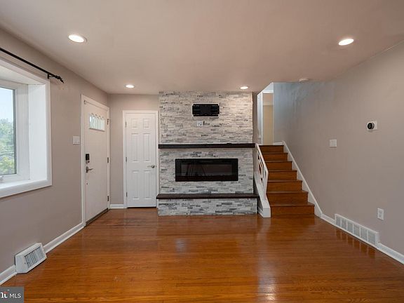 2nd image of 403 Lori Ln