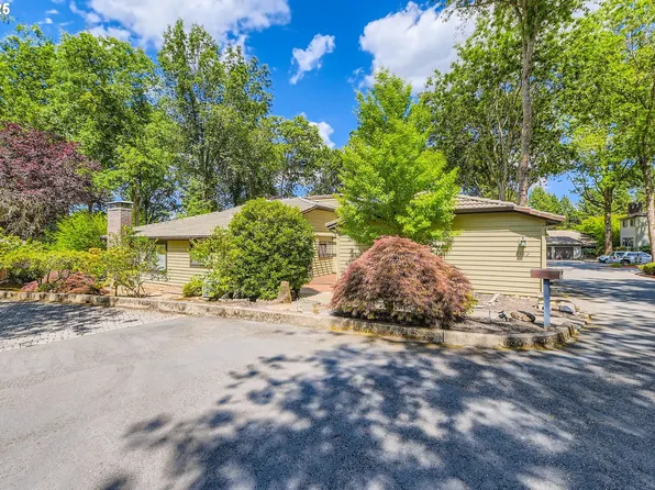 7582 SW Cresmoor Dr, Beaverton, OR 97008