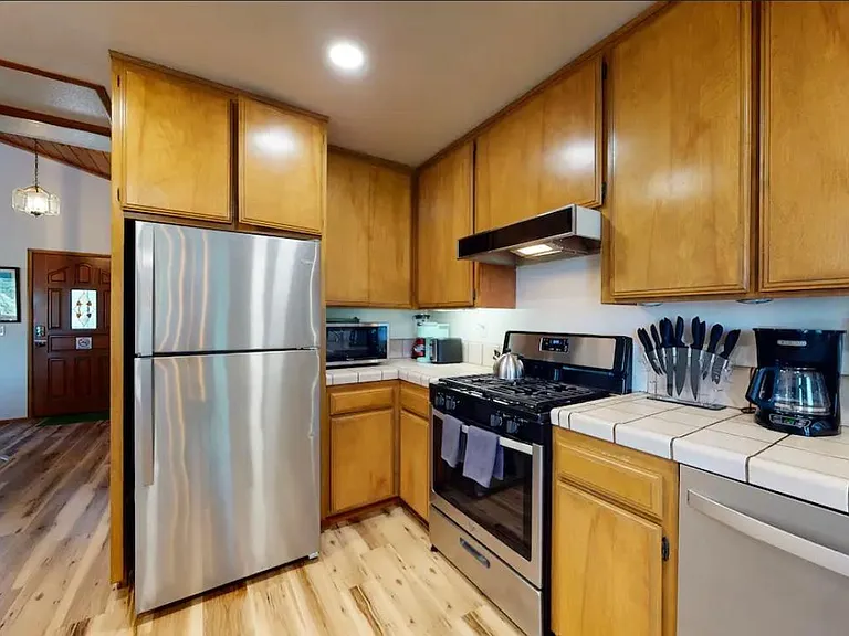 664 Ivy Ln — Photo 23