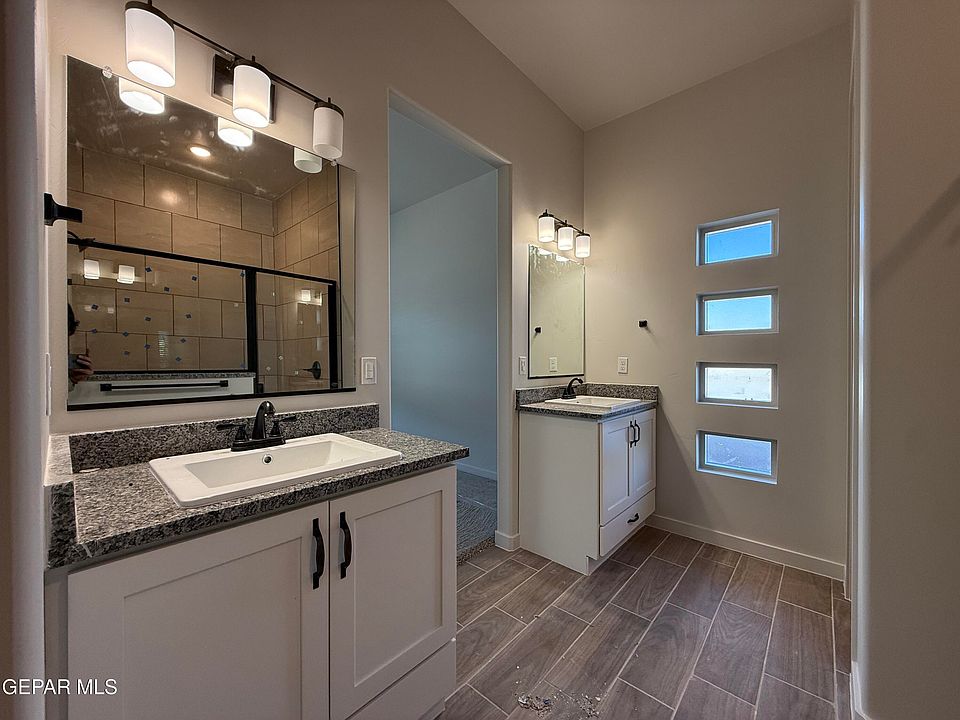 2nd image of 817 Fairford Pl