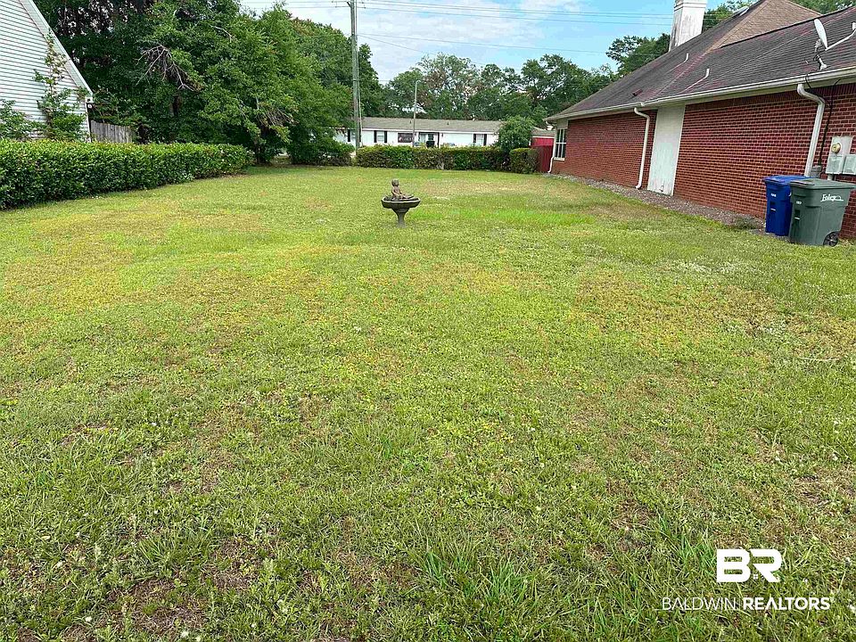 1st image of 1610 Woodbridge Cir E