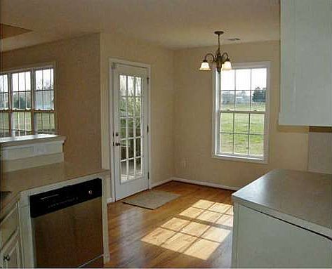 5th image of 108 Peach Blossom Ln SE