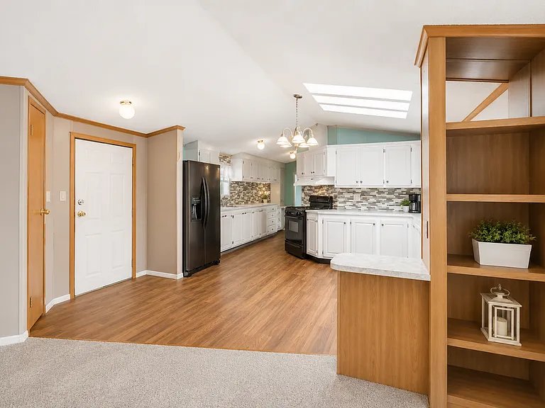 478 Sarah St — Photo 10