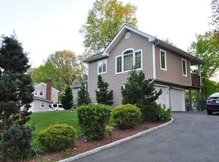 19 Jonathan Dr, Edison, NJ 08820