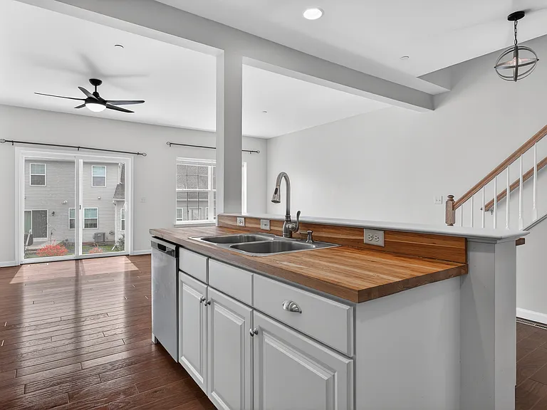 1772 Fairbank Ln — Photo 10