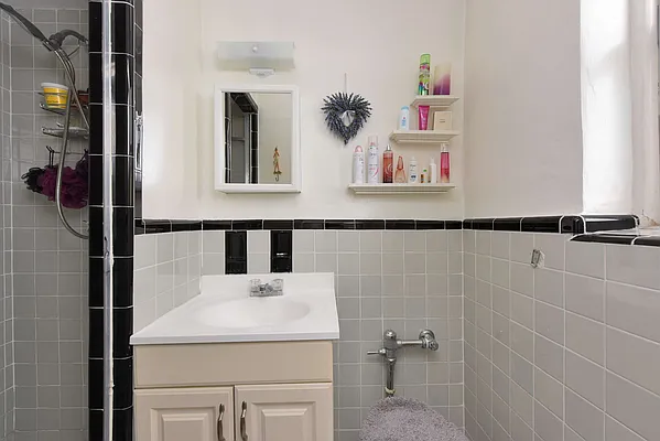 Sold by Lovett Realty, Inc. | media 5