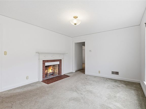 4th image of 126 W Circle Ave