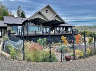 693 Ironwood Dr, Eagle Point, OR 97524