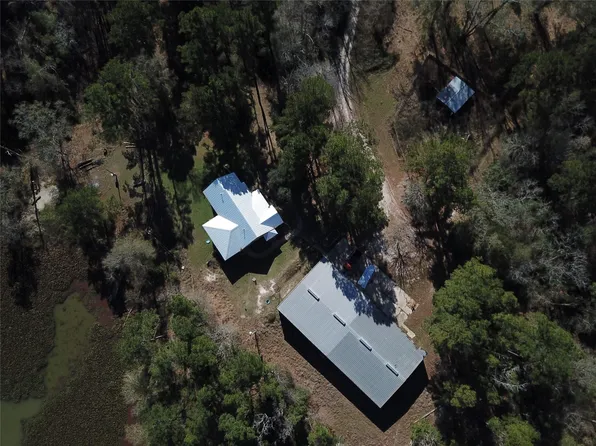 55 Lake Rd, Huntsville, TX 77320