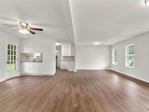 5th image of 3631 19th Ave NE