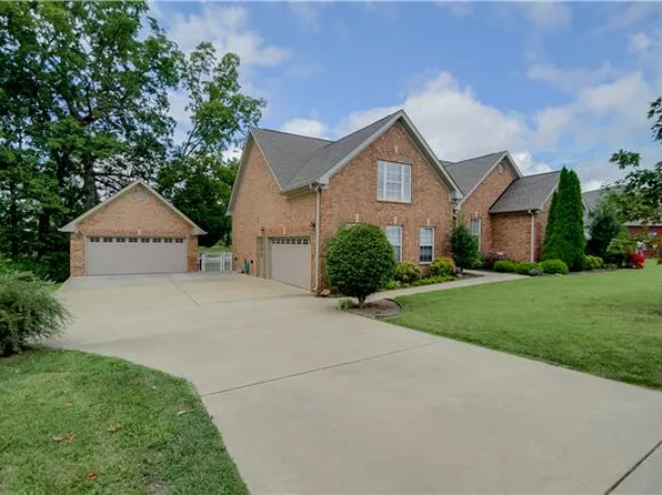 482 Dixie Ln, Pleasant View, TN 37146