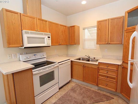 5th image of 5264 NE 121st Ave APT 251