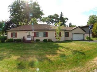 303 Meadow Ln, Lake In The Hills, IL 60156