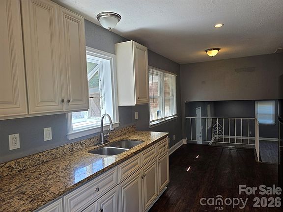 5th image of 1524 Pondella Dr