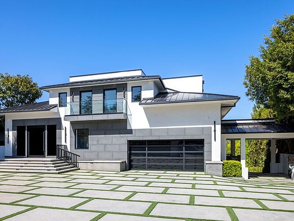 3rd image of 499 Halvern Dr