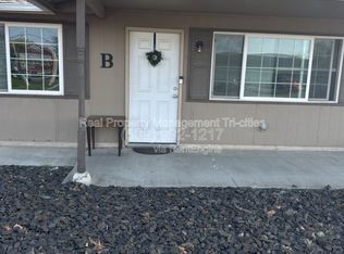 218 S McKinley Pl #B, Kennewick, WA 99336