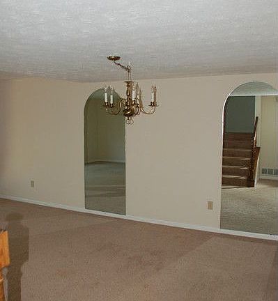 4th image of 946 Woodlyn Dr N