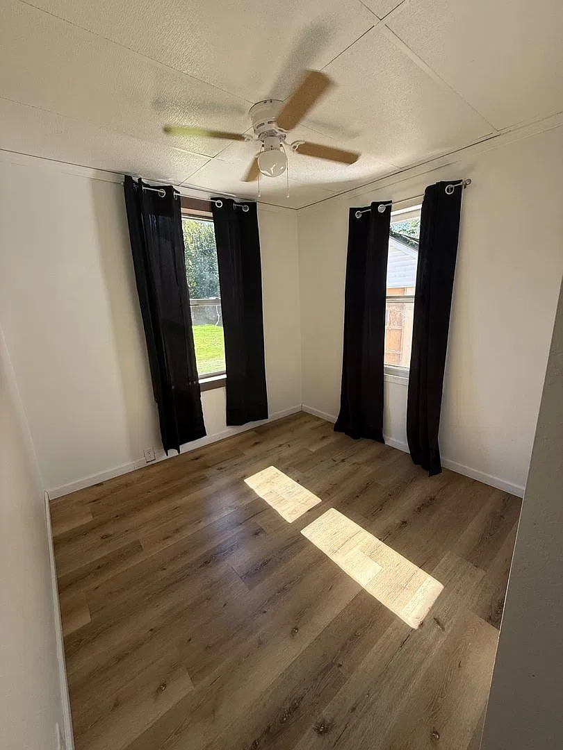 2 BR house Southside Marshalltown — Photo 2