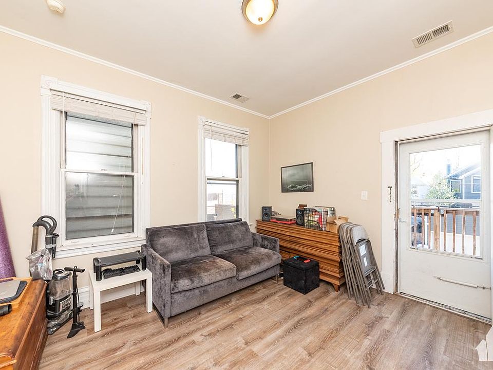 1st image of 1433 W Belmont Ave #2R