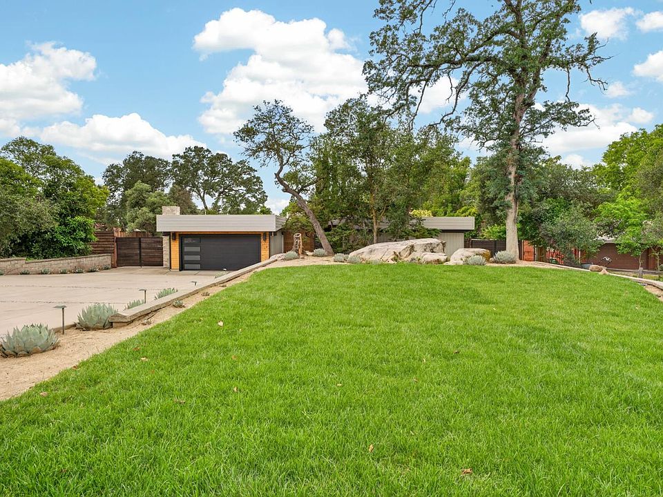 1st image of 8290 Oak Knoll Dr