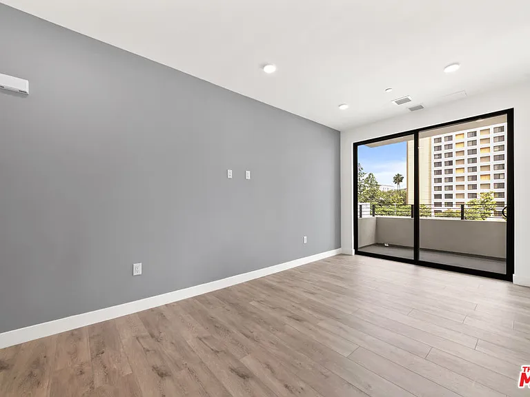 11013 Hartsook St #301 — Photo 2