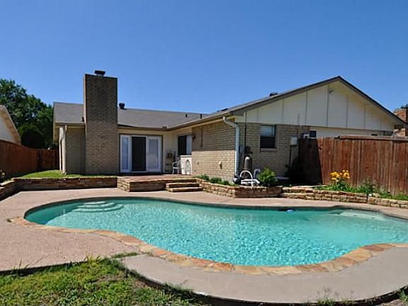 2nd image of 2940 Furneaux Ln