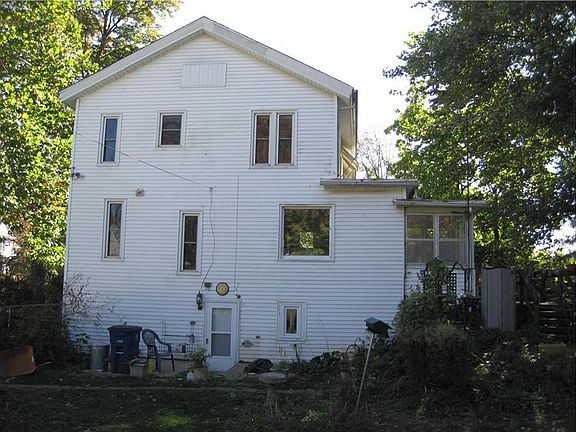 4th image of 1062 E 2nd Ave