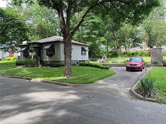 3rd image of 1010 Columbia Ave