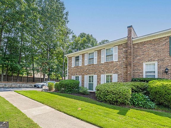 3rd image of 2920 Lavista Way