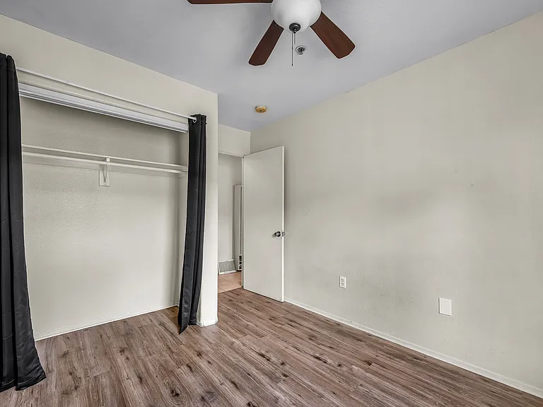 5231 Huntington Dr N #4 — Photo 18