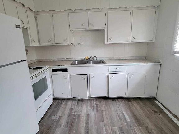 5th image of 630 Capital Ave #2