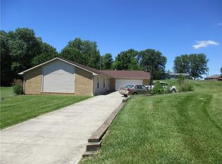 15370 E Lake Shore N Dr, Hope, IN 47246