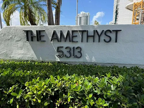 5313 Collins Ave Photo 1
