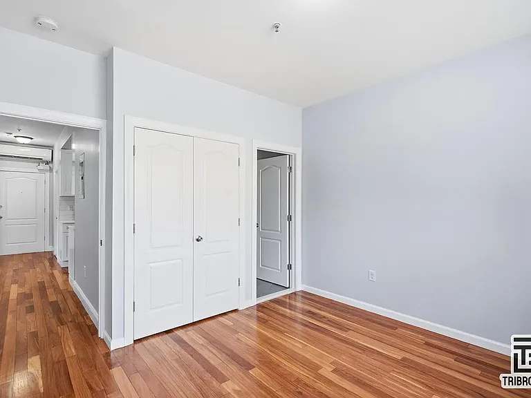 312 Willis Ave #2R — Photo 8