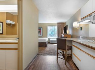 Newark - Woodbridge, Woodbridge, NJ 07095