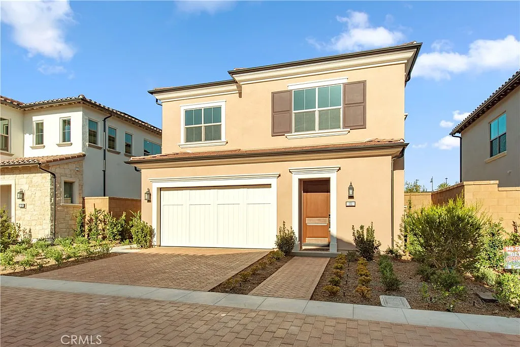 3 bed, 2.5 bath, 2133 sqft, $5,500 — Photo 2