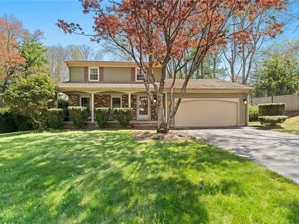 26 Greenbrier Rd, Smithfield, RI 02828