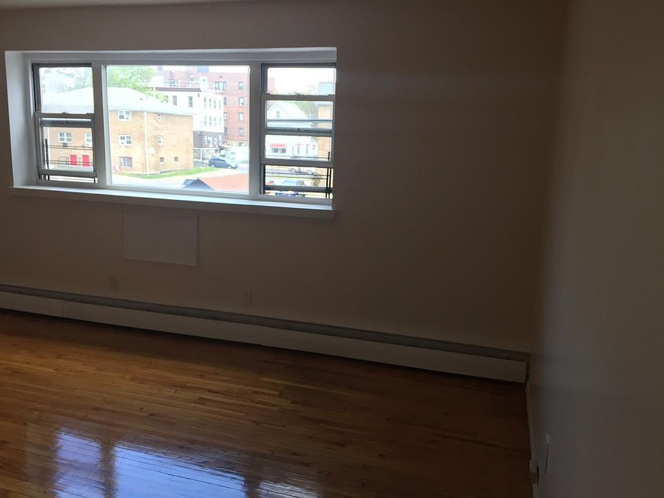 2nd image of 266 S Fulton Ave APT 1B